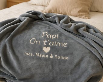 Personlig broderad vuxenfilt med namn. Anpassningsbar vuxenfilt, personlig present till morfar, mormor, mamma, familj och jul.