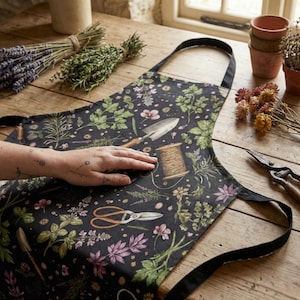 Cottagecore Gardening Apron (Black) - Rustic Dried Flowers & Herbs Pattern | Farmhouse Style Baker Florist Pinafore