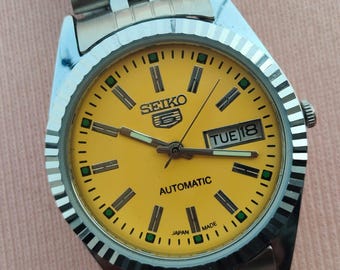 Vintage Refurbished Seiko 5 automatic japan Day Date Yellow dial men's wrist watch