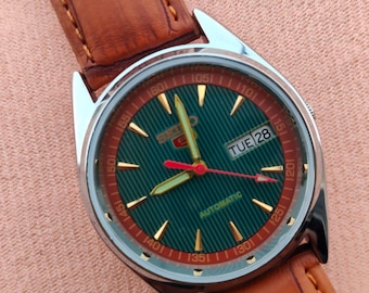 Vintage Refurbished Seiko 5 automatic japan Day Date Green dial men's wrist watch