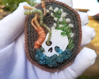 Skull Brooch: 3D Halloween Brooch - Gothic Memento Mori Jewelry