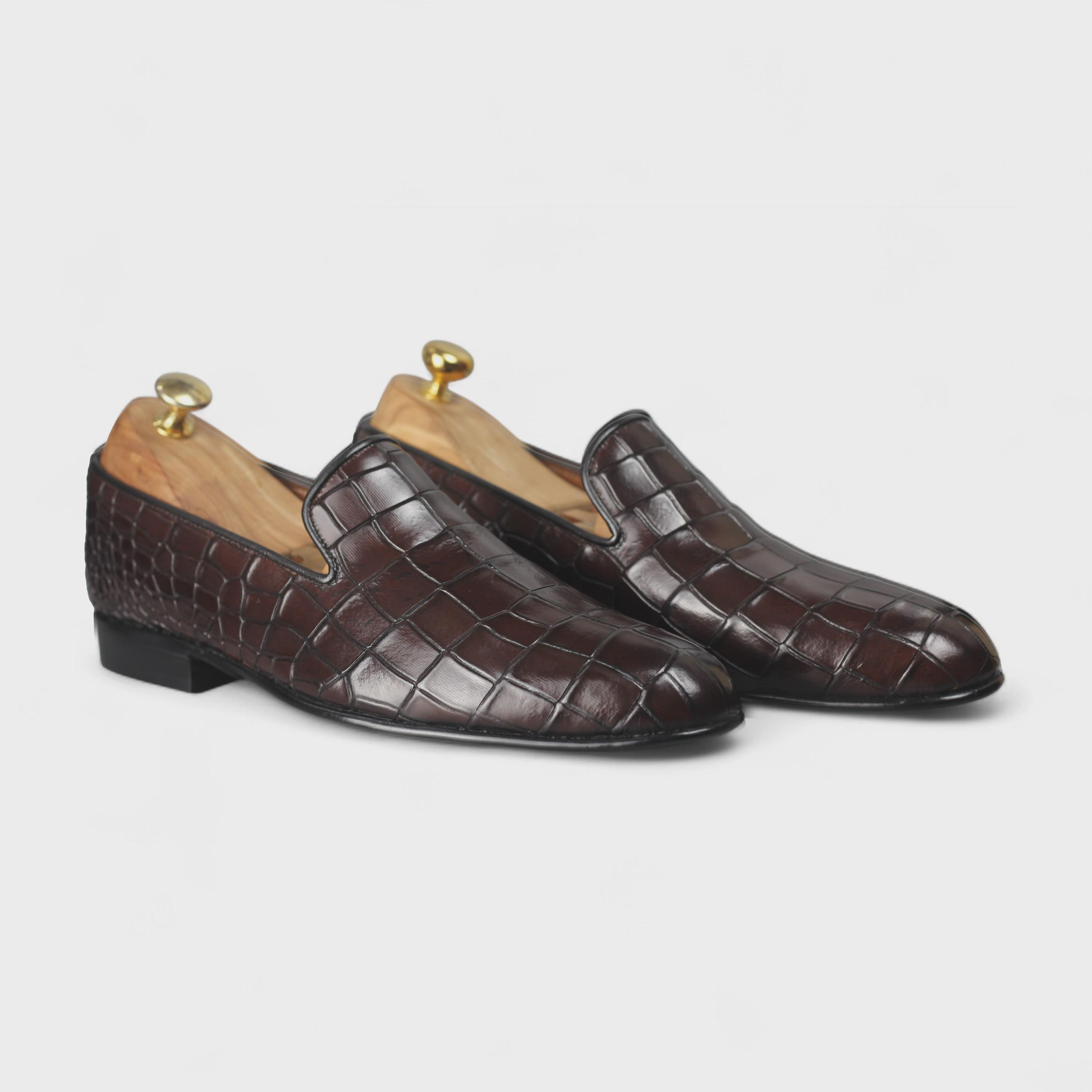 Men’s classic Penny loafer with hand stitched apron
/ US SIZE 11.5 Classic Penny Loafer With Hand-stitched Apron in Dark Brown  main image 3