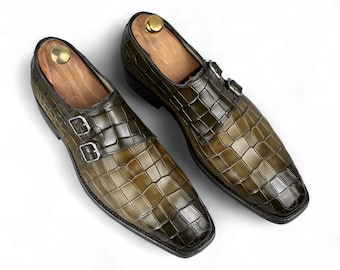 Braune Herrenschuhe mit Doppel-Monk-Riemen in Krokodiloptik | Handgefertigte Business-Schuhe | Hochwertige Lederschuhe