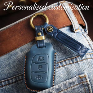 Handgestikte sleutelcover voor Hyundai Elantra Ioniq Sonata Tucson Santa Fe DM, beschermhoes van echt leer met gesp en gepersonaliseerde lijntekening.