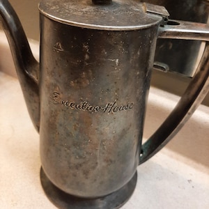 Teiera/caffettiera in metallo vintage/antica, modello "Executive House" da hotel.