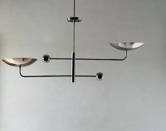 Lámpara colgante moderna de mediados de siglo de latón hecha a mano, escultura lineal, accesorio decorativo para el hogar.