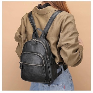 Svart mini-ryggsäck i läder – vintage steampunk-stil collegeväska för kvinnor