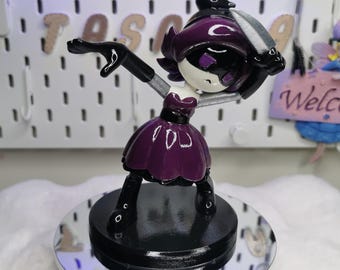 Murder Drones Prom Uzi-figur – Handmålad (16 cm och 6,3 tum)