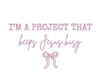 Jestem projektem, który zajmuje Jezusa. Zabawny chrześcijański projekt haftu maszynowego, do natychmiastowego pobrania.