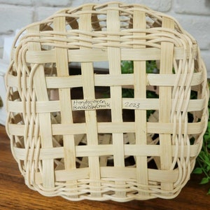 Natural Rattan Hand woven Egg Storage Basket with Genuine Leather Handle. Flower Basket. Modern decor imagem 6