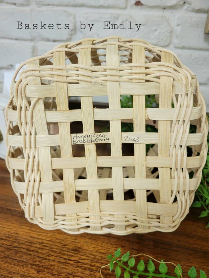 Natural Rattan Hand woven Egg Storage Basket with Genuine Leather Handle. Flower Basket. Modern decor imagem 6
