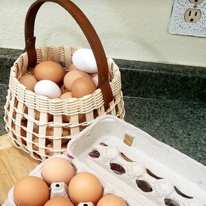Natural Rattan Hand woven Egg Storage Basket with Genuine Leather Handle. Flower Basket. Modern decor imagem 3
