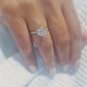 Demi bague d'éternité ronde en moissanite de 1, 2 ou 3 carats sertie sur griffes, pavée, bague ronde en moissanite de 7, 8 ou 9 mm