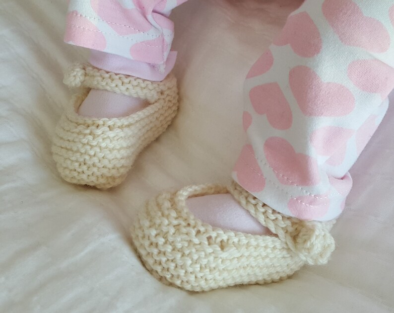 Mary Jane baby shoes in 8ply yarn PDF knitting pattern Tara Etsy