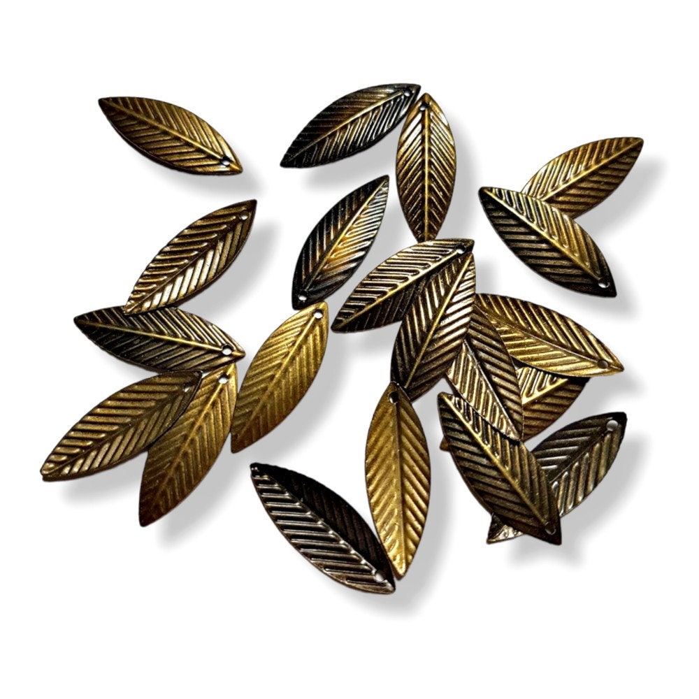Ciondoli a forma di foglia tibetana in lega di metallo color bronzo 22 x 8 mm 20 pezzi - Italia