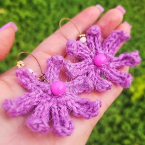 Parure de bijoux au crochet « Alpina » – Collier et boucles d&#39;oreilles romantiques bohèmes, faits main avec du fil de lin pur et des perles