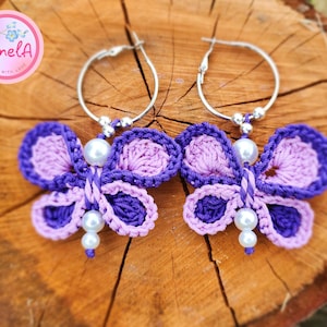 Parure de bijoux au crochet « Lilas Dream » – Collier et boucles d&#39;oreilles romantiques bohèmes, faits main avec du fil de coton et des perles