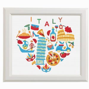 Peut inclure: Une œuvre d'art encadrée au point de croix représentant un cœur rempli d'icônes italiennes. Le mot "ITALY" est en haut. Les icônes incluent des pâtes, une pizza, la tour de Pise, une gondole et le Colisée.