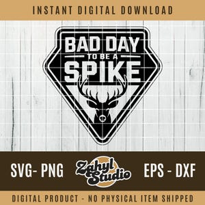 Puede incluir: Gráfico de descarga digital en blanco y negro con el texto "BAD DAY TO BE A SPIKE" dentro de un rombo, con una silueta de cabeza de ciervo. Incluye formatos de archivo SVG, PNG, EPS y DXF. La imagen también incluye el texto "Descarga digital instantánea".