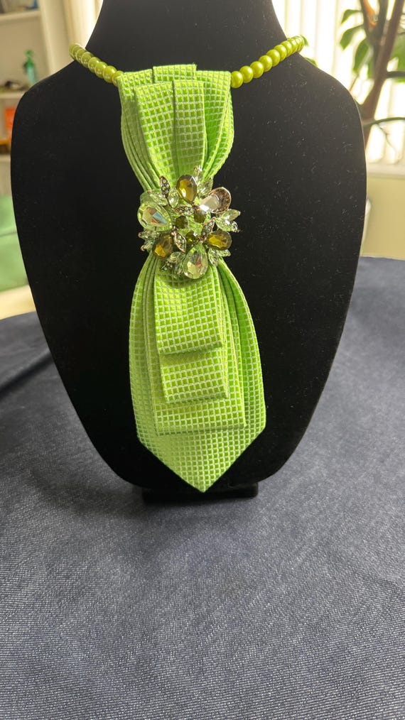 Olive Green Patterned Women’s Tie Necklace with Pearl Pin Sage Green Pearl Rhinestone Toggle Necklace, Sage Green  main image 4