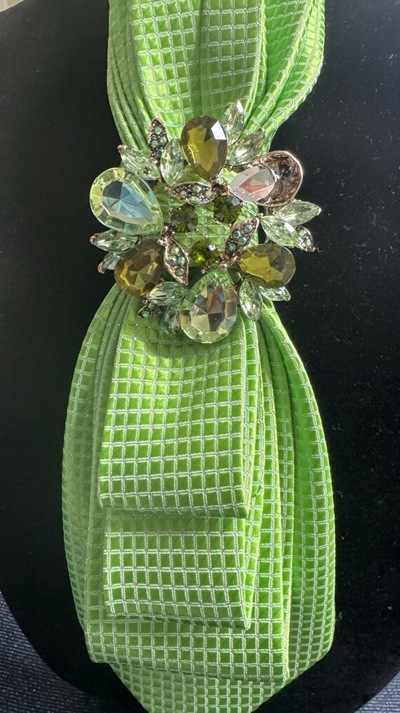 Olive Green Patterned Women’s Tie Necklace with Pearl Pin Sage Green Pearl Rhinestone Toggle Necklace, Sage Green  main image 3