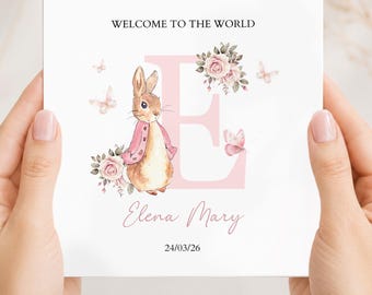 Carte de naissance personnalisée avec un lapin Flopsy, carte de vœux personnalisée pour la naissance d'une petite fille, carte avec initiale du prénom du bébé, carte lapin