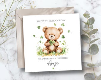 Gepersonaliseerde St Patrick's Day Card, Lá Fhéile Pádraig, Ierse Celebration Card, St Paddy's Day voor elke relatie, Bear en Shamrock Clover