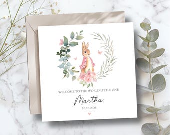Carte de naissance personnalisée Peter Rabbit, Carte rose personnalisée pour nouveau-né fille, Carte avec initiale du prénom du bébé, Carte Peter Rabbit