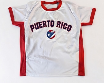 Baseballtrikot aus Puerto Rico | Retro-Shirt mit Puerto-Rico-Flagge | Figurbetontes, besticktes Shirt aus Puerto Rico | Das perfekte Geschenk für Sportfans im Sommer (für Puerto-Rico-Fans)