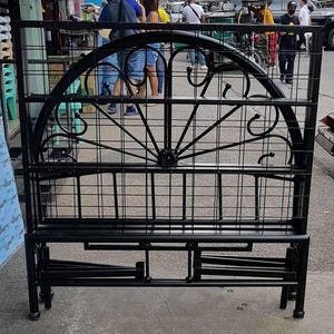 Foldable bedframe