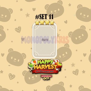 Op de afbeelding: Een rechthoekig spelkaartkader met het label #SET 11 en vier gouden sterren aan de bovenkant. Onder het kader staat een afbeelding met de tekst HAPPY HARVEST New Album August 2026 en het Monopoly GO! logo. De achtergrond heeft een berenpatroon.