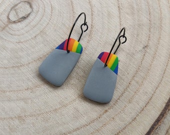 Rainbow corner earrings grey on black hoop