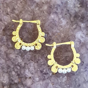 Pearl Huggie Hoop Earrings,Boho Pearl Hoop Earrings,Gold Plated Silver Chic Hoops,Dainty Pearl Earrings