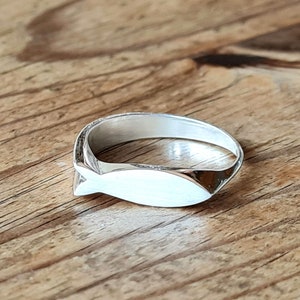 Anello fatto a mano a forma di pesce in argento, anello fatto a