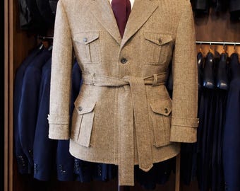 Chaqueta safari de tweed de espiga color canela para hombre: blazer de lana estilo vintage con cinturón de Mariclothig