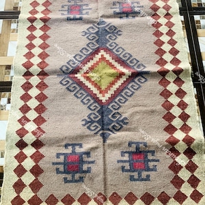 Handmade Wool Jute Kilim Rug: Traditional Indian Dhurrie