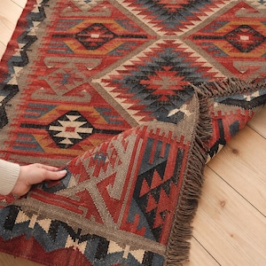 Alfombra peruana roja – Alfombra vintage hecha a mano con motivos marroquíes - Fusión del suroeste, Kilim tradicional