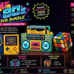 Peut inclure: Un graphique numérique pour un lot de fichiers SVG That 80's montrant une console de jeu jaune, un sac cadeau boombox bleu sarcelle et une boîte cadeau cube multicolore. Le texte indique des dimensions comme 17,78 cm H x 12,7 cm L.