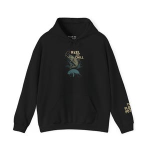 Reel and Chill Fishing Hoodie: Mysig unisex-tröja