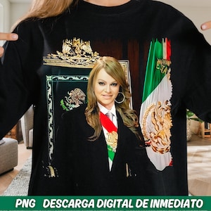 Puede incluir: Camiseta negra de manga larga con un retrato de una mujer, una bandera mexicana y elementos decorativos. El texto "PNG DESCARGA DIGITAL DE INMEDIATO" está en la parte inferior.