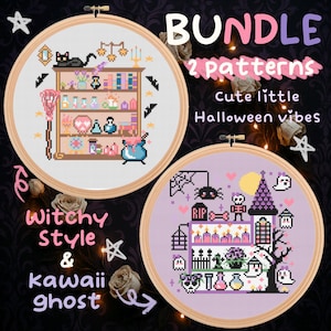 Puede incluir: Dos patrones de punto de cruz en aros de madera. Uno presenta una estantería de bruja con pociones y un gato negro. El otro representa una casa embrujada con fantasmas y una araña. Texto: "BUNDLE 2 patterns Cute little Halloween vibes".