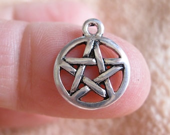10 SMALL Pentagram Charms in Silver Tone - C3550