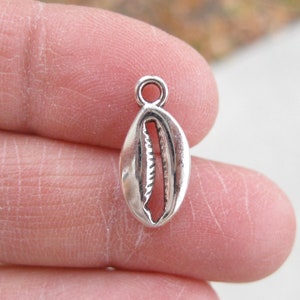 10 Cowrie Shell Beach Charms Pendants in Silver Tone - C3356