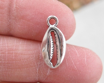 10 Cowrie Shell Beach Charms Pendants in Silver Tone - C3356