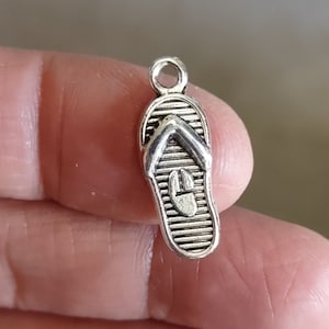 10 Flip Flop Beach Charms in Silver Tone - C2364