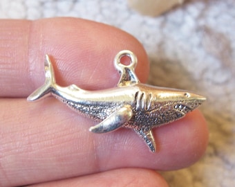 50061 Vintage Silver Alloy Shark Shape Jewelry Pendant Charms Crafts 40pcs