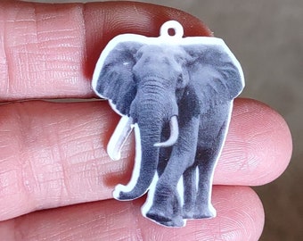 2 Elephant Pendants in Acrylic - C3974