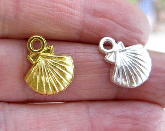 20 Shell Beach Charms in Gold and Silver Tone - C3236