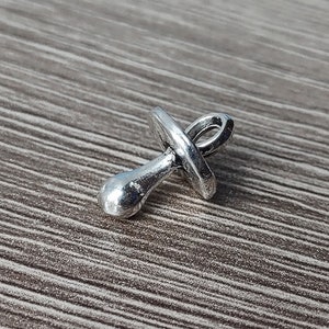 10 pacifier charms in silver tone - C2094