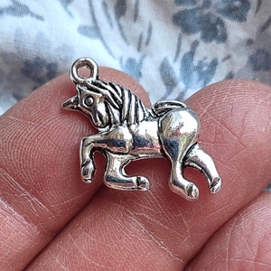 10 Unicorn Charms in Silver Tone - C1089